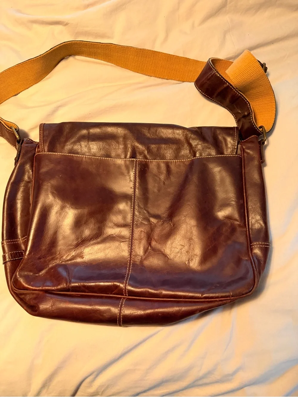 Fossil Leather Messenger Bag in Dark Brown - Classic Men's Shoulder Satchel
